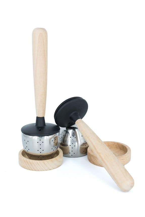 Theezeef met houten handvat en theetip