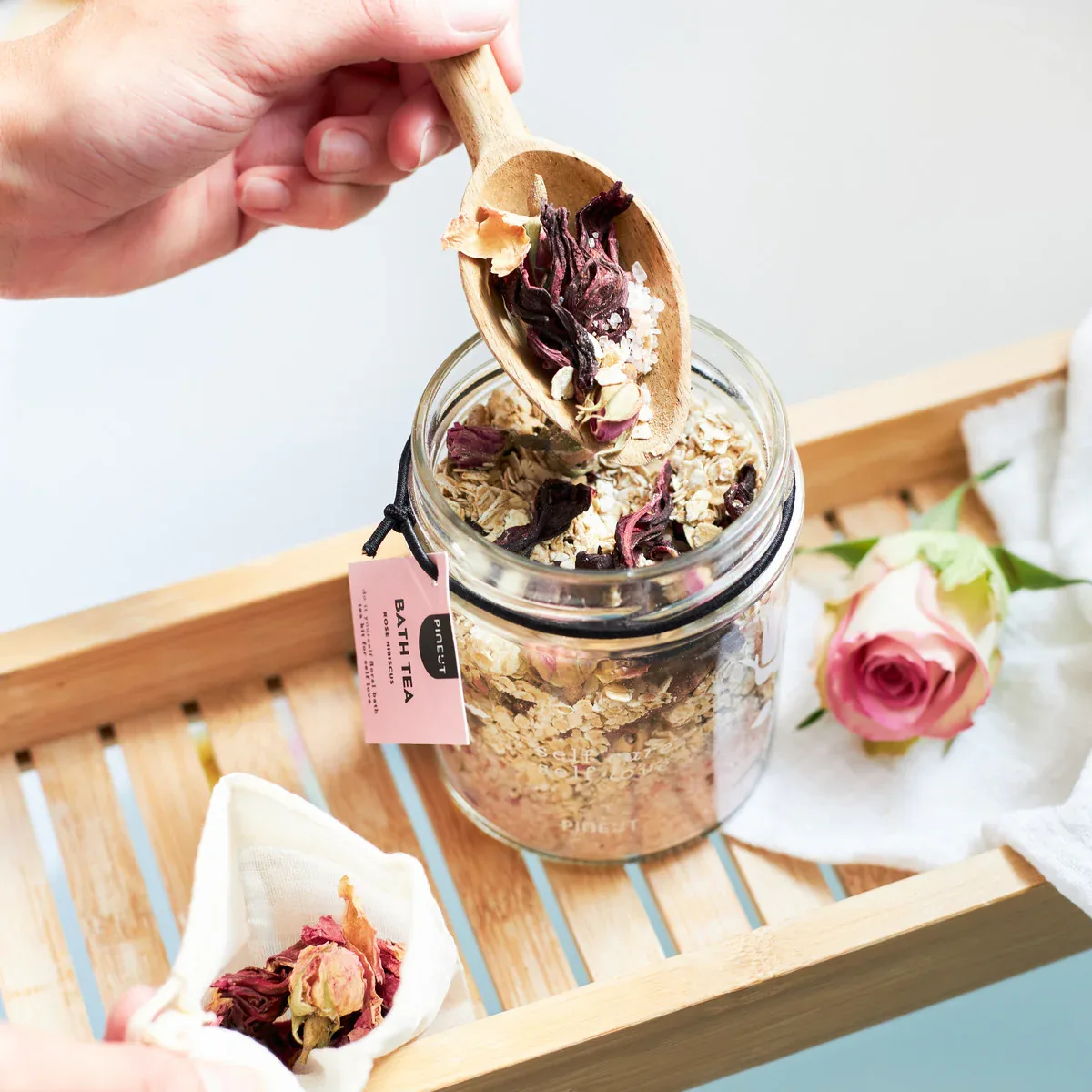Pineut – Badthee Rose & Hibiscus, 212gr