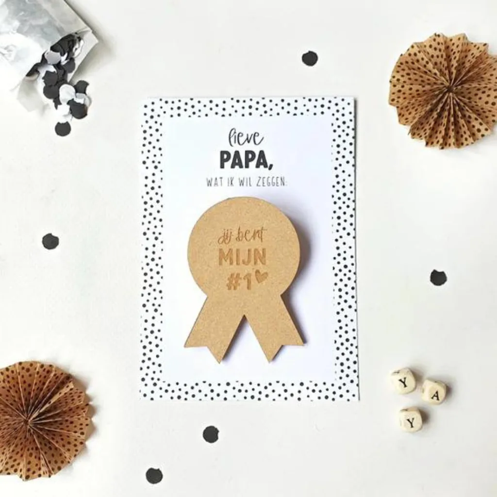 Miek in vorm - Ansichtkaart + Medaille, 'Lieve Papa,'