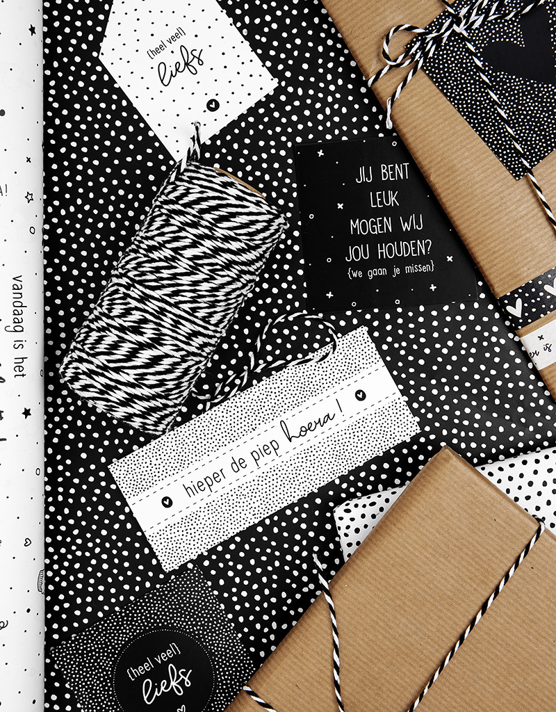 Rol cadeaupapier wit met zwarte dots – Zoedt