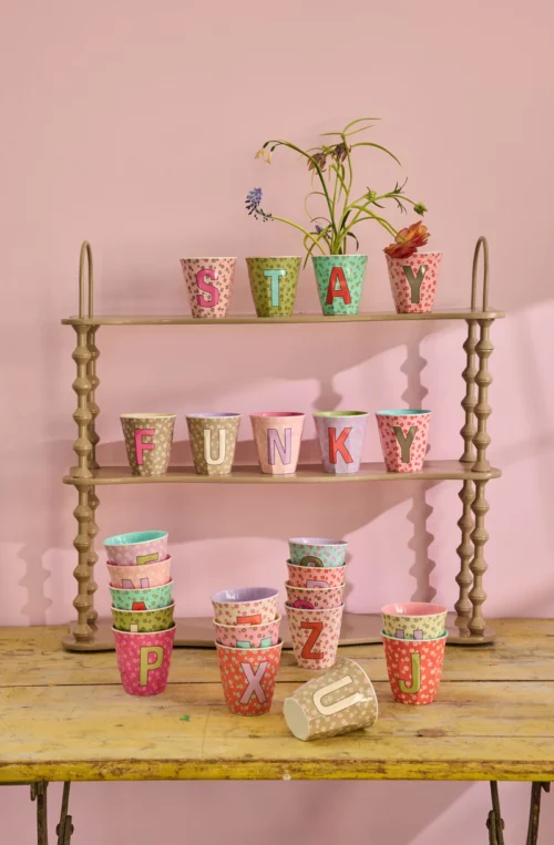 RICE Alfabet beker flowers
