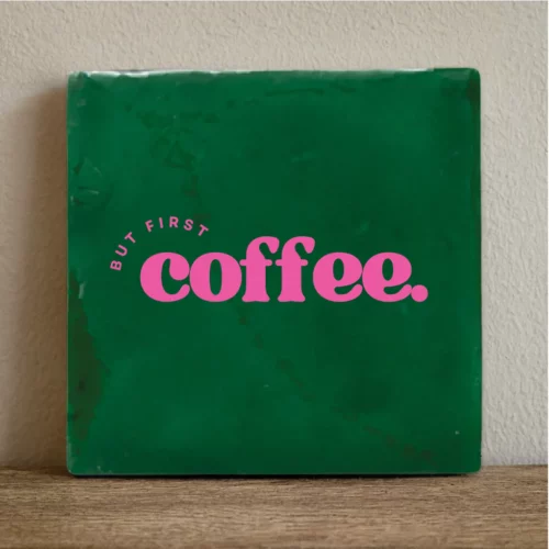 label2x tegeltje but first coffee